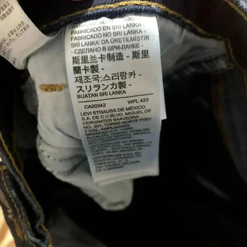 Levi's Jeans Women Size w30 L30 Cuffed Cropped Dark Wash Stretch Mid Rise. - Picture 9 of 10